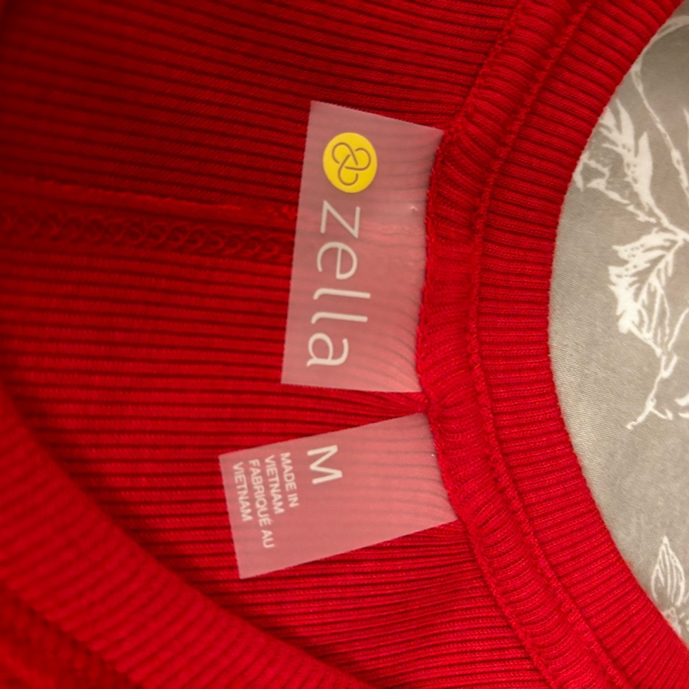 💕 (4/$15) Women’s Red Tank Top - Picture 4 of 4